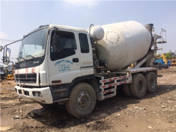 Used ISUZU concrete mixer