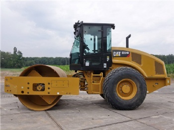 CAT CS54B Road Roller