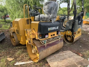 CAT CB24 Mini Road Roller