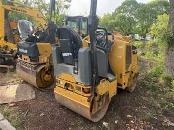 CAT CB24 Mini Road Roller