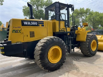 Komatsu WA380 wheel loader